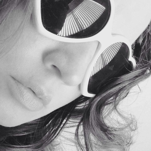 Meet your Posher, Brenda - Picture 1 of 1